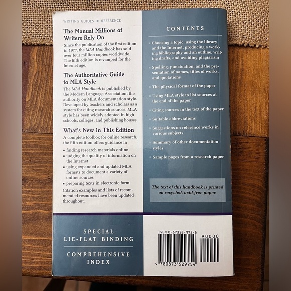 MLA Handbook 5th Edition. Very good condition . - Picture 4 of 5